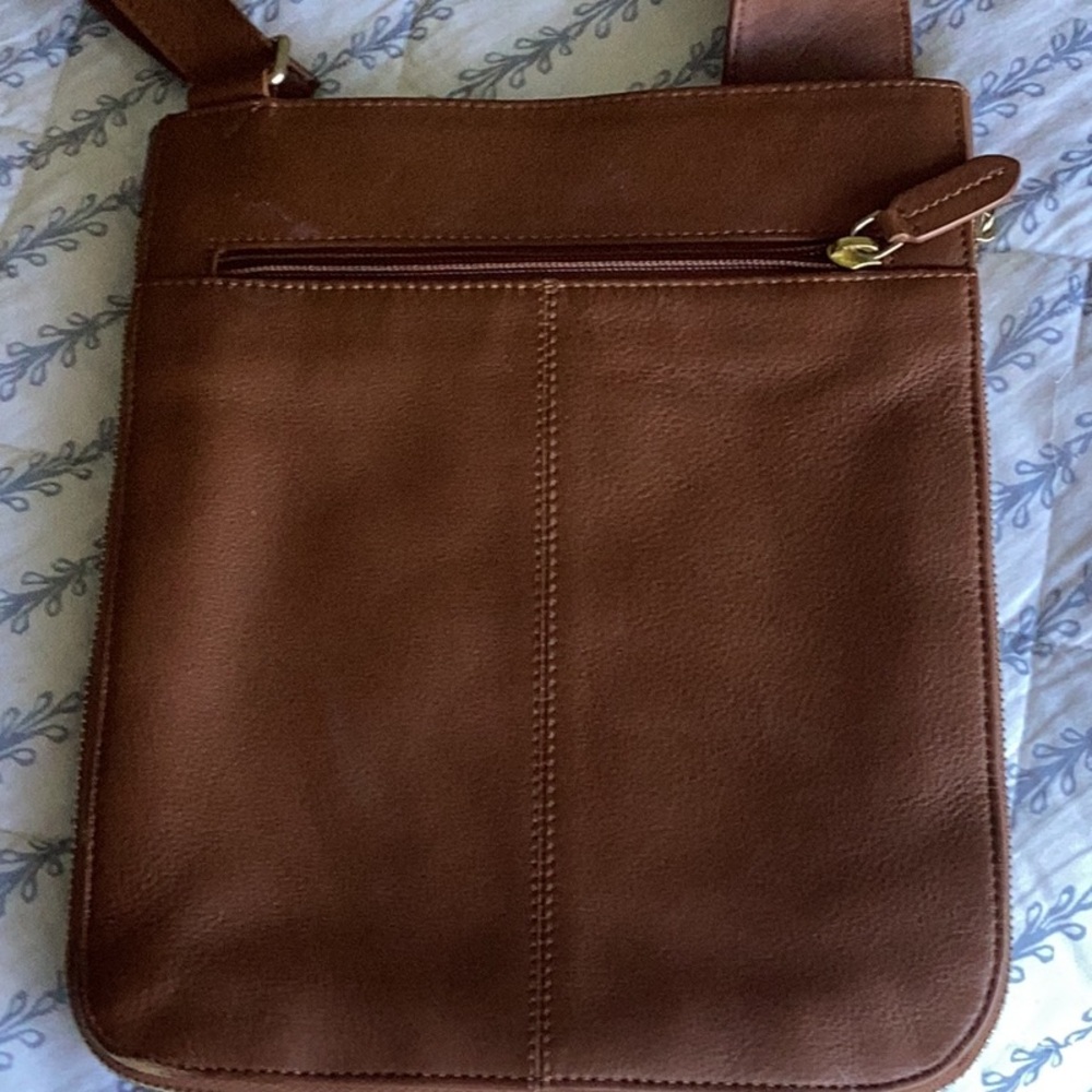 RADLEY leather
Womans 9x10.5
Zip around expandable 
Cross body bag